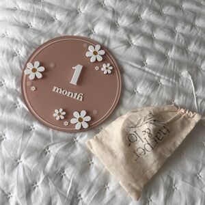 Daisy monthly milestone card